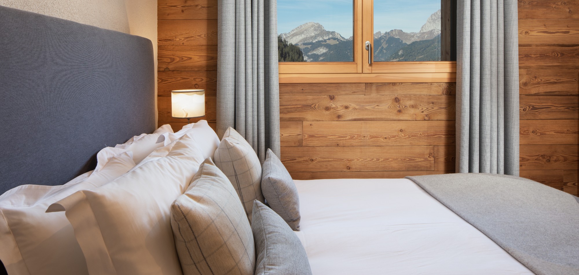 Chermillon_Chatel_Oxford_Ski_Luxury_Chalet_Bedroom_2.jpg