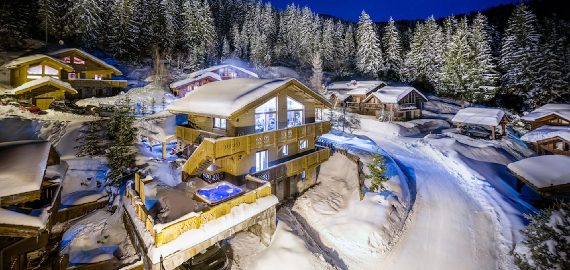 Mon_Pere_La_Tania_Oxford_Ski_Luxury_Chalet_Night.jpg
