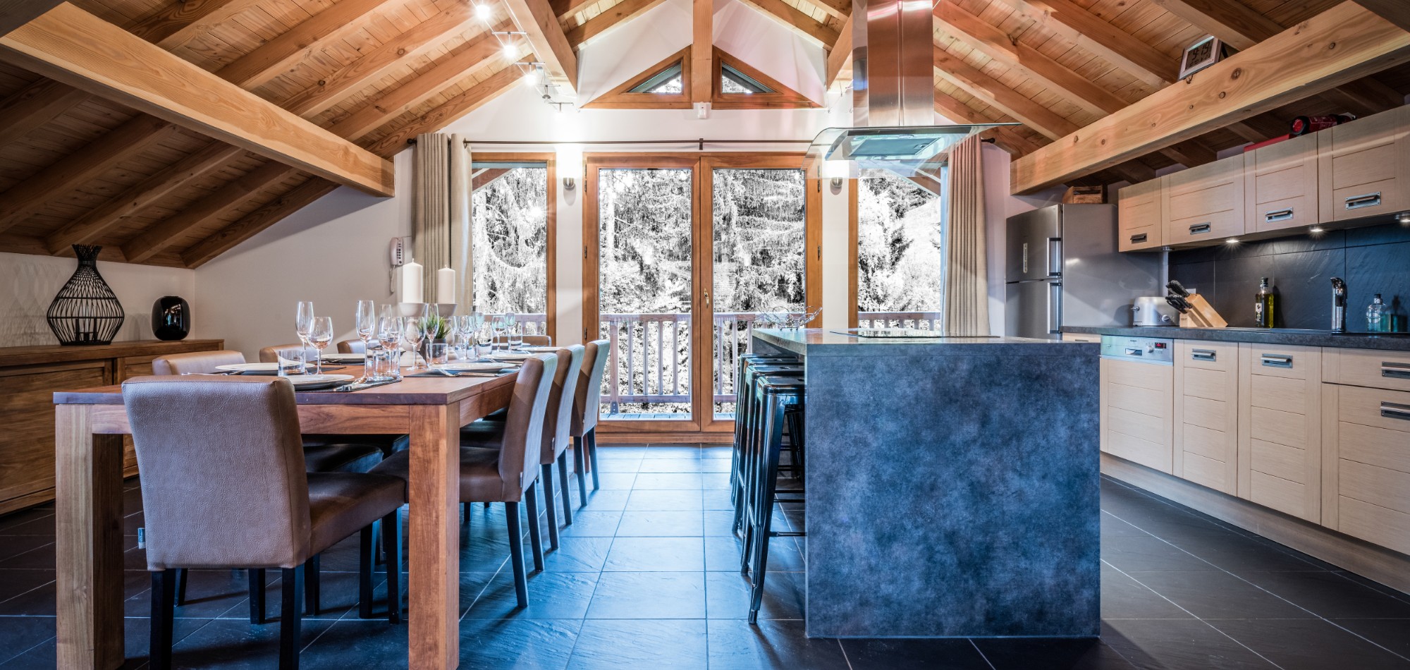 Herisson_La_Tania_Oxford_Ski_Luxury_Chalet_Kitchen_Dining.jpg