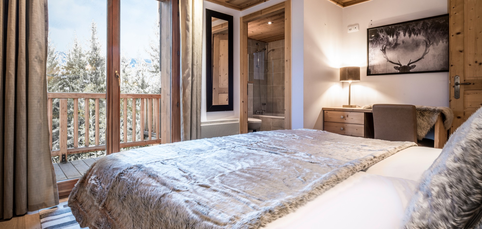 Herisson_La_Tania_Oxford_Ski_Luxury_Chalet_Bedroom_Stag.jpg