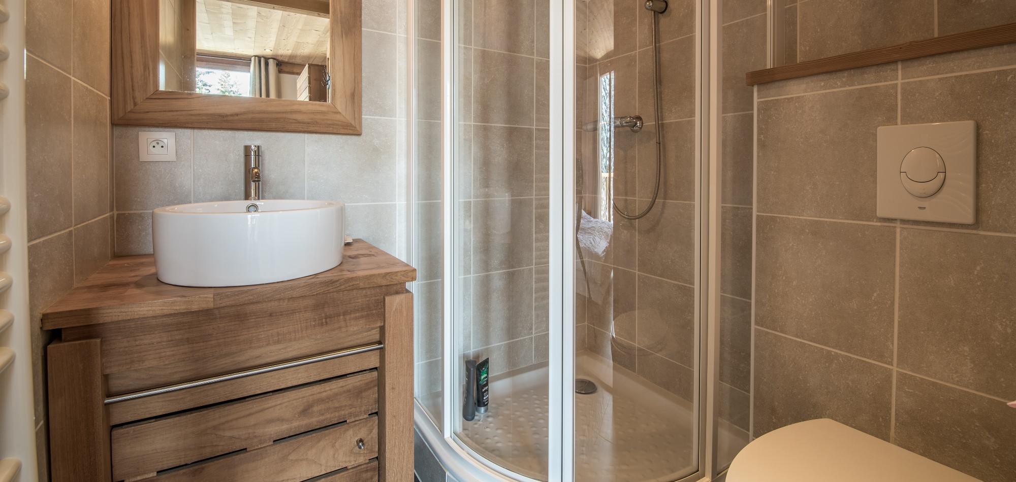 Herisson_La_Tania_Oxford_Ski_Luxury_Chalet_Bathroom.jpg