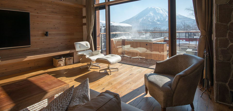 niseko_luxury_ski_chalet_lounge_img.jpg