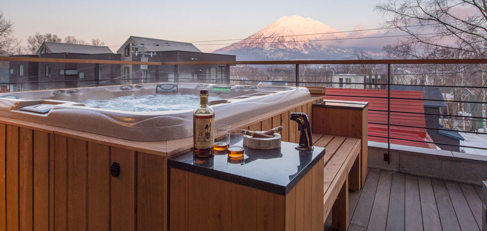 niseko_luxury_ski_hot_tub_img.jpg