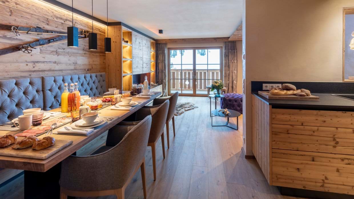 Brunnenhof_9_Lech_Oxford_Ski_Luxury_Chalet_Dining_Kitchen.jpg