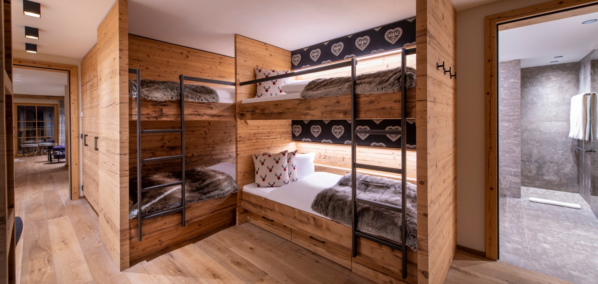Brunnenhof_9_Lech_Oxford_Ski_Luxury_Chalet_Bunk_room.jpg