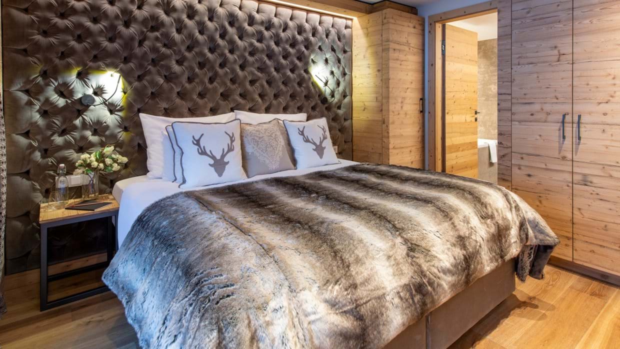 Brunnenhof_9_Lech_Oxford_Ski_Luxury_Chalet_Bedroom.jpg