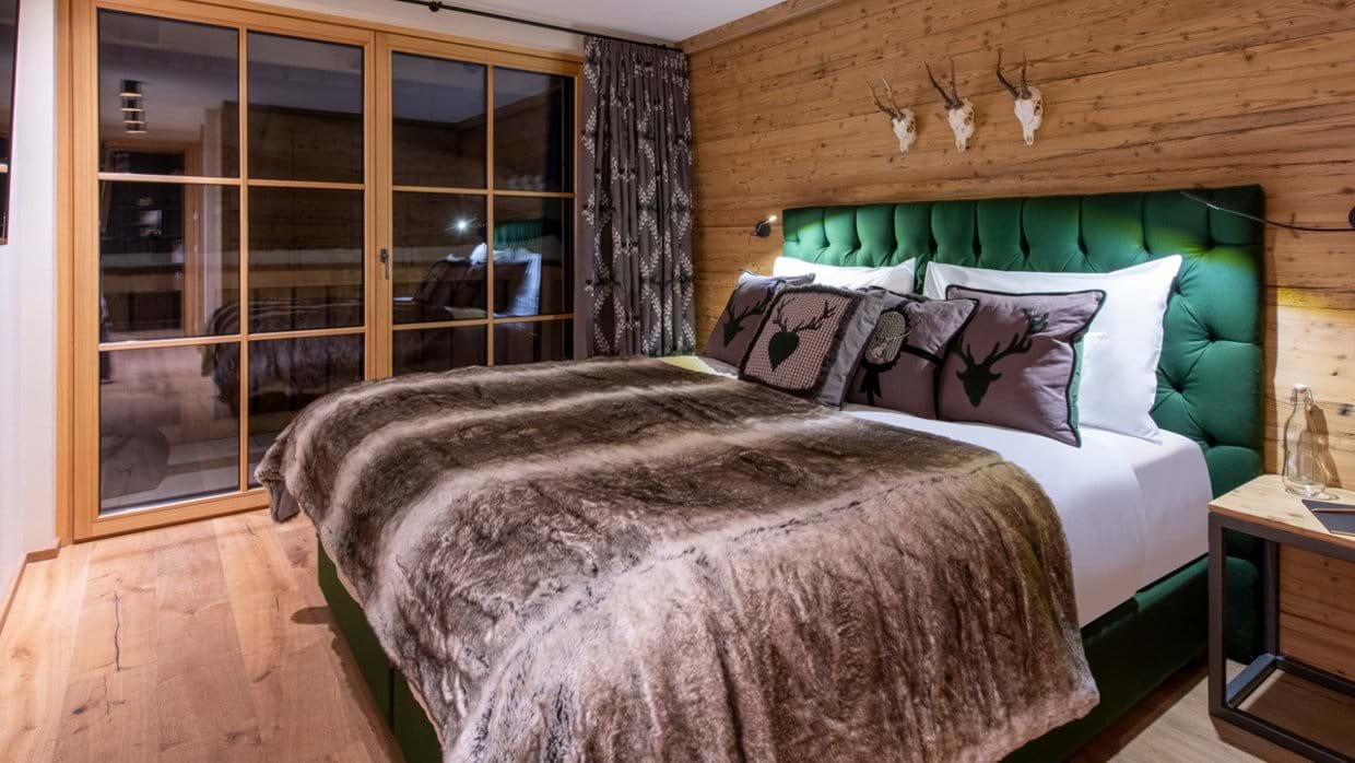 Brunnenhof_9_Lech_Oxford_Ski_Luxury_Chalet_Bedroom_2.jpg