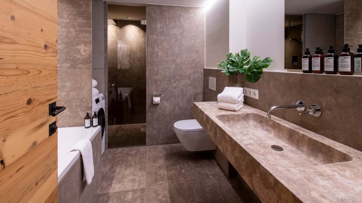 Brunnenhof_9_Lech_Oxford_Ski_Luxury_Chalet_Bathroom.jpg