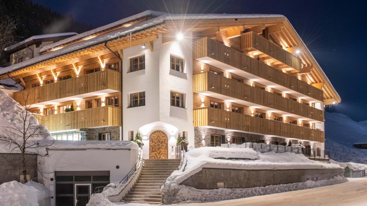 Brunnenhof_Building_Lech_Oxford_Ski_Luxury_Chalet_Outside.jpg