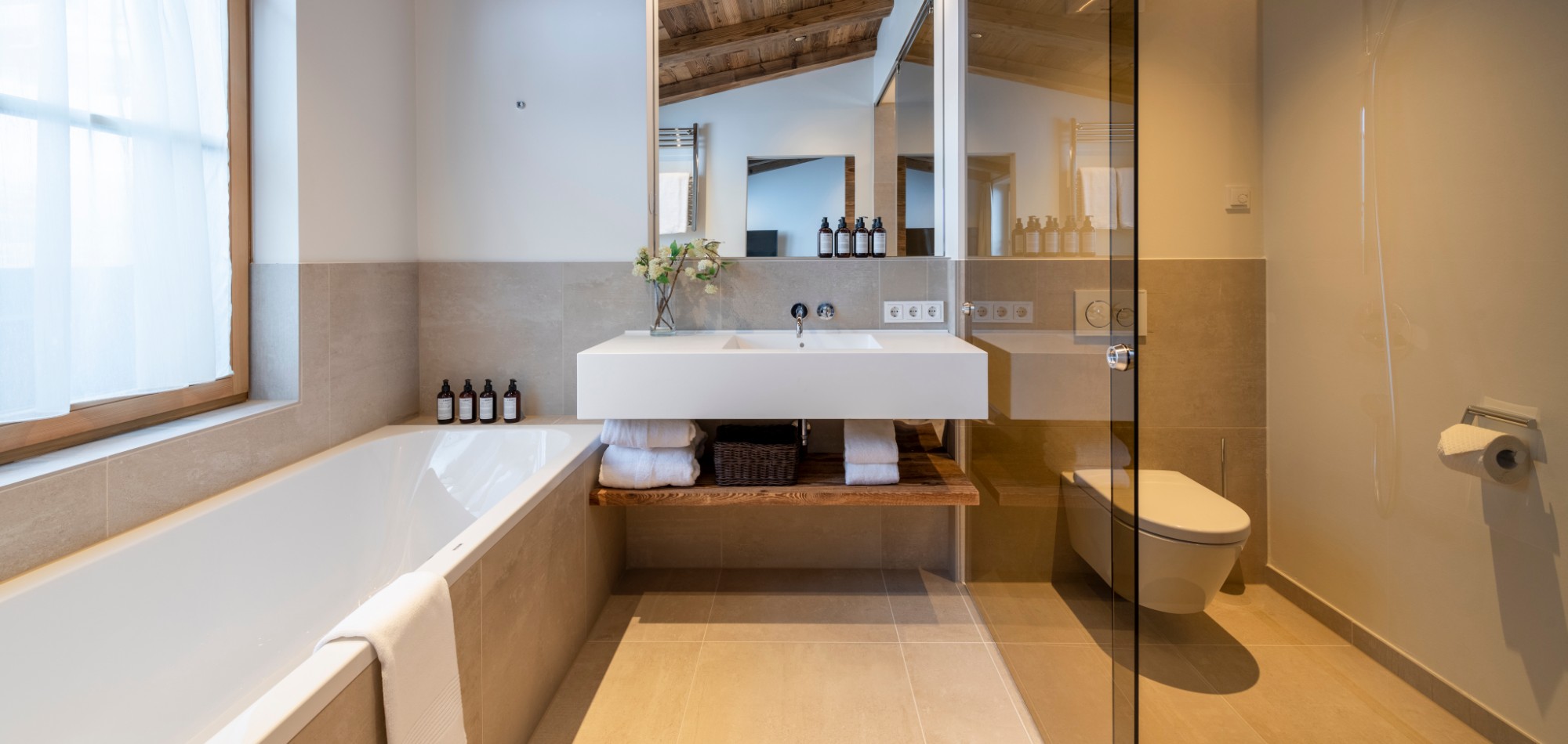 Brunnenhof_11_Lech_Oxford_Ski_Luxury_Chalet_Bathroom.jpg