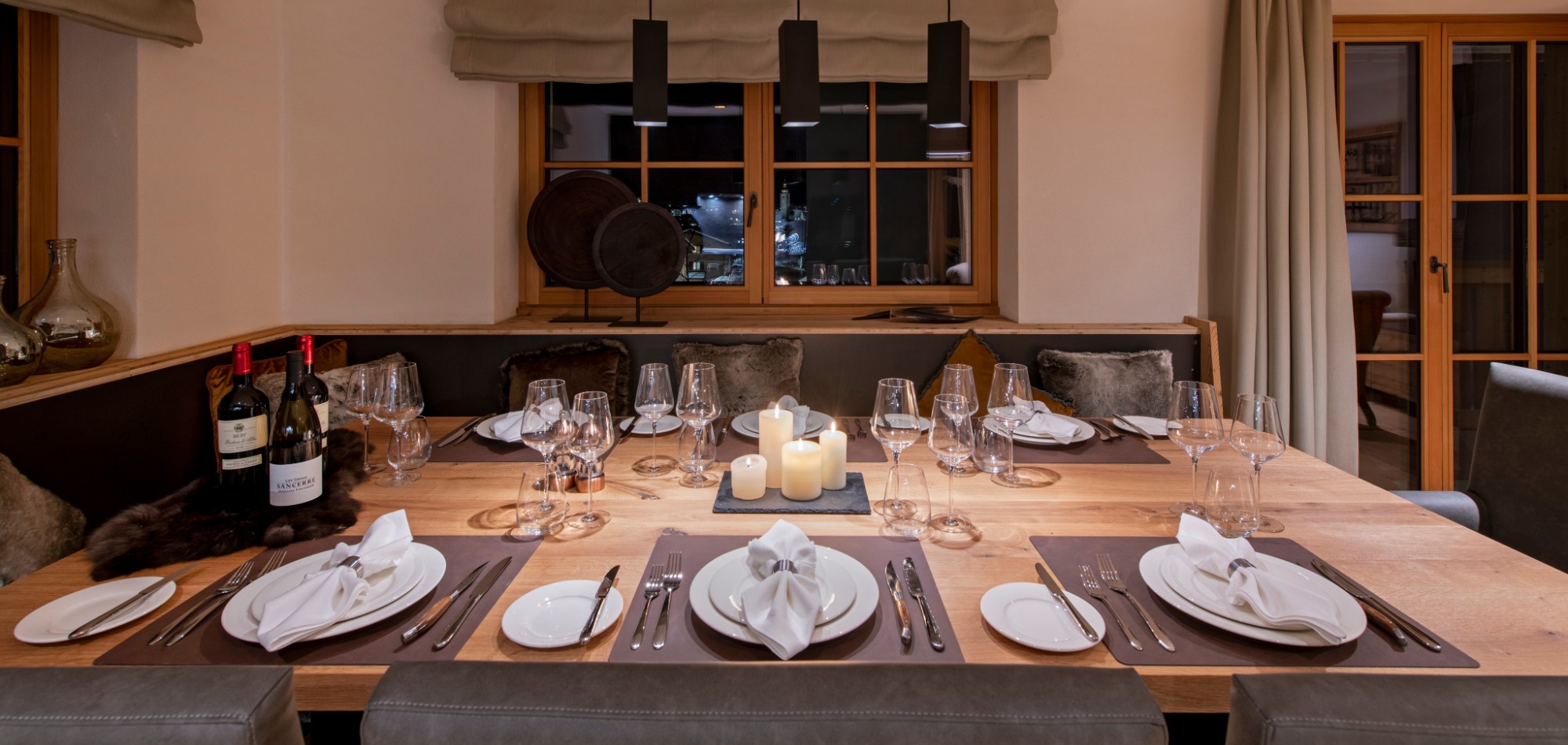 Brunnenhof_4_Lech_Oxford_Ski_Luxury_Chalet_Table.jpg