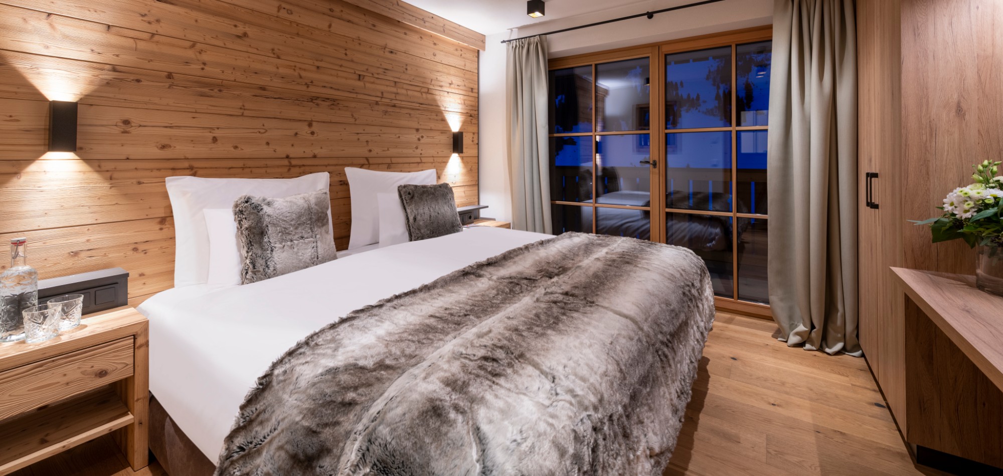 Brunnenhof_4_Lech_Oxford_Ski_Luxury_Chalet_Bedroom.jpg