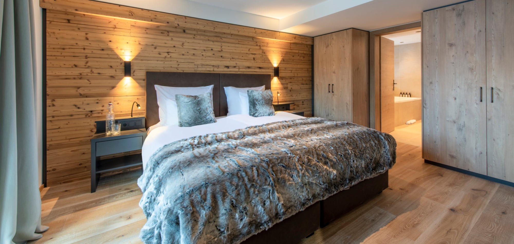 Brunnenhof_7_Lech_Oxford_Ski_Luxury_Chalet_Bedroom.jpg