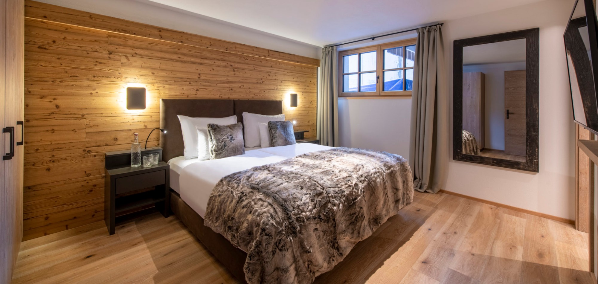 Brunnenhof_3_Lech_Oxford_Ski_Luxury_Chalet_Bedroom.jpg