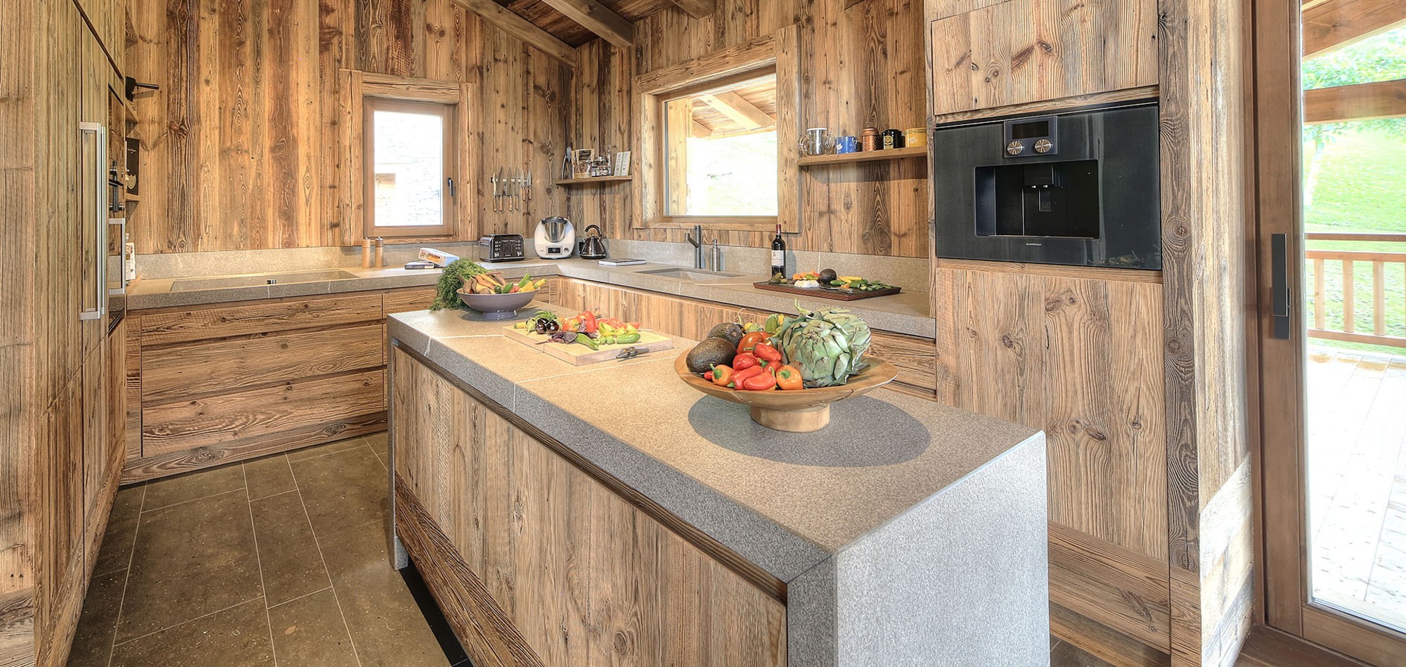 chalet_hirvi_luxury_oxford_ski_kitchen.jpg