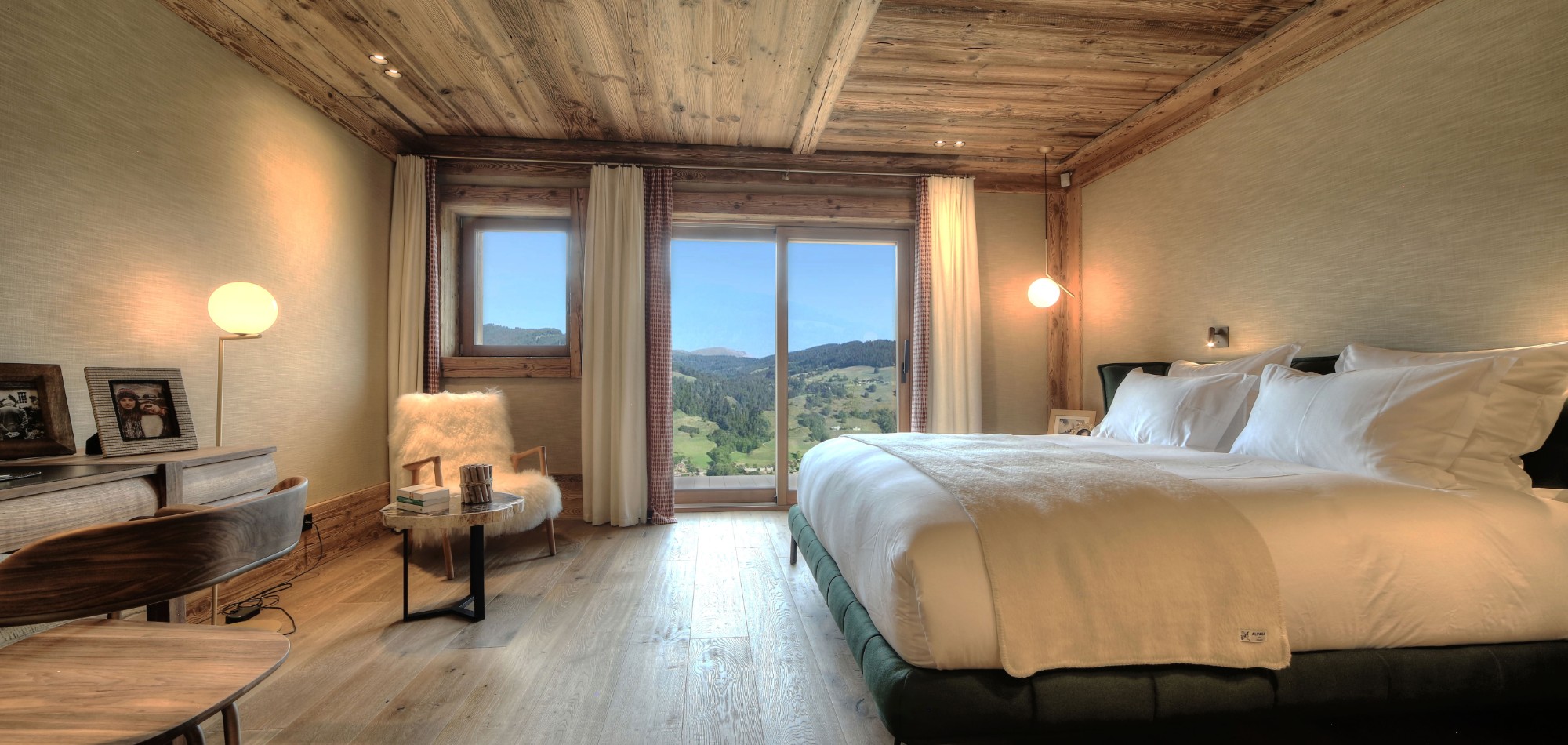 chalet_hirvi_luxury_oxford_ski_bedroom_1.jpg