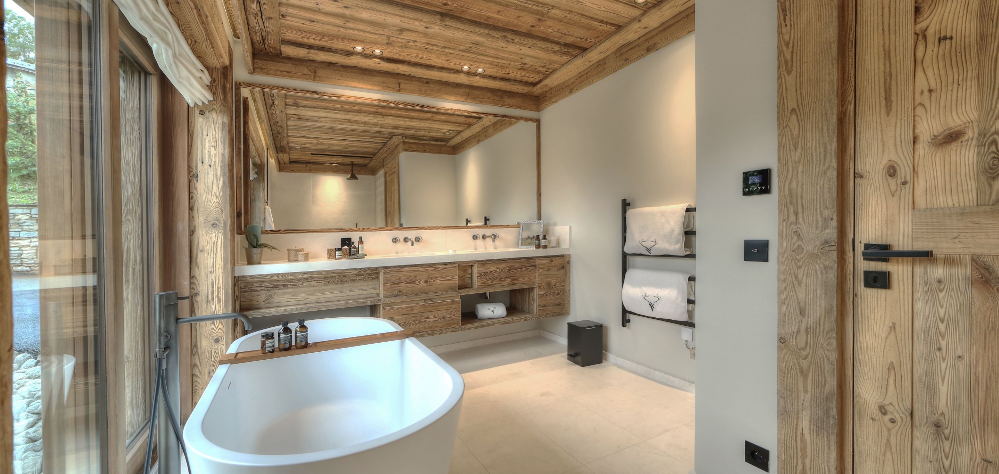 chalet_hirvi_luxury_oxford_ski_bathroom.jpg