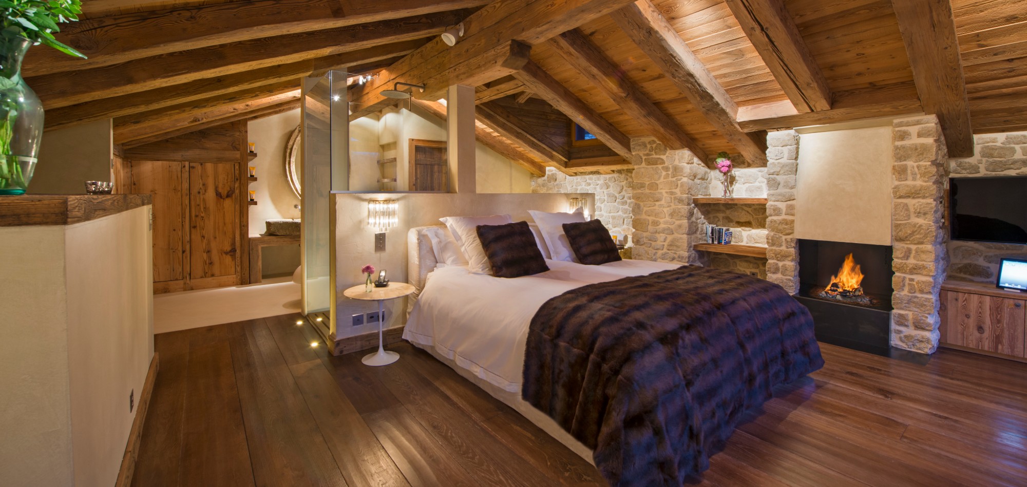 chalet_1936_verbier_oxford_ski_luxury_ski_chalet_bedroom3.jpg