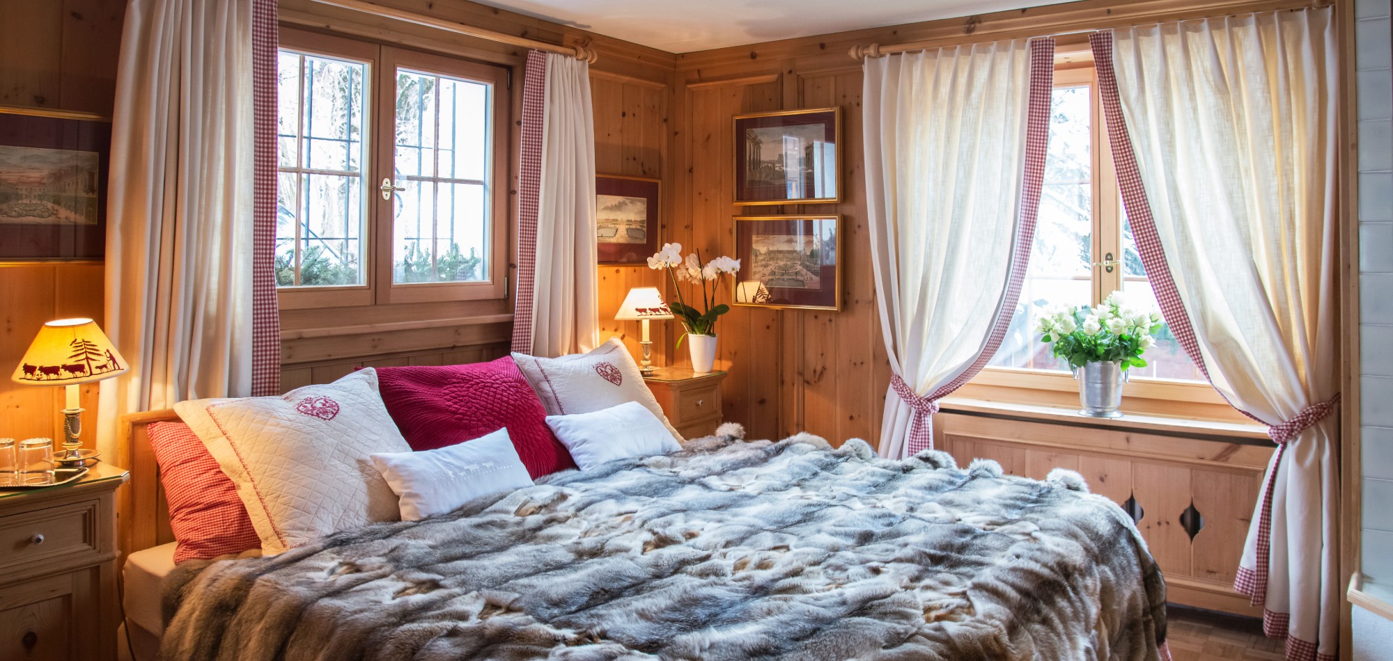 chalet_maldeghem_klosters_oxford_ski_luxury_chalets_bedroom.jpg
