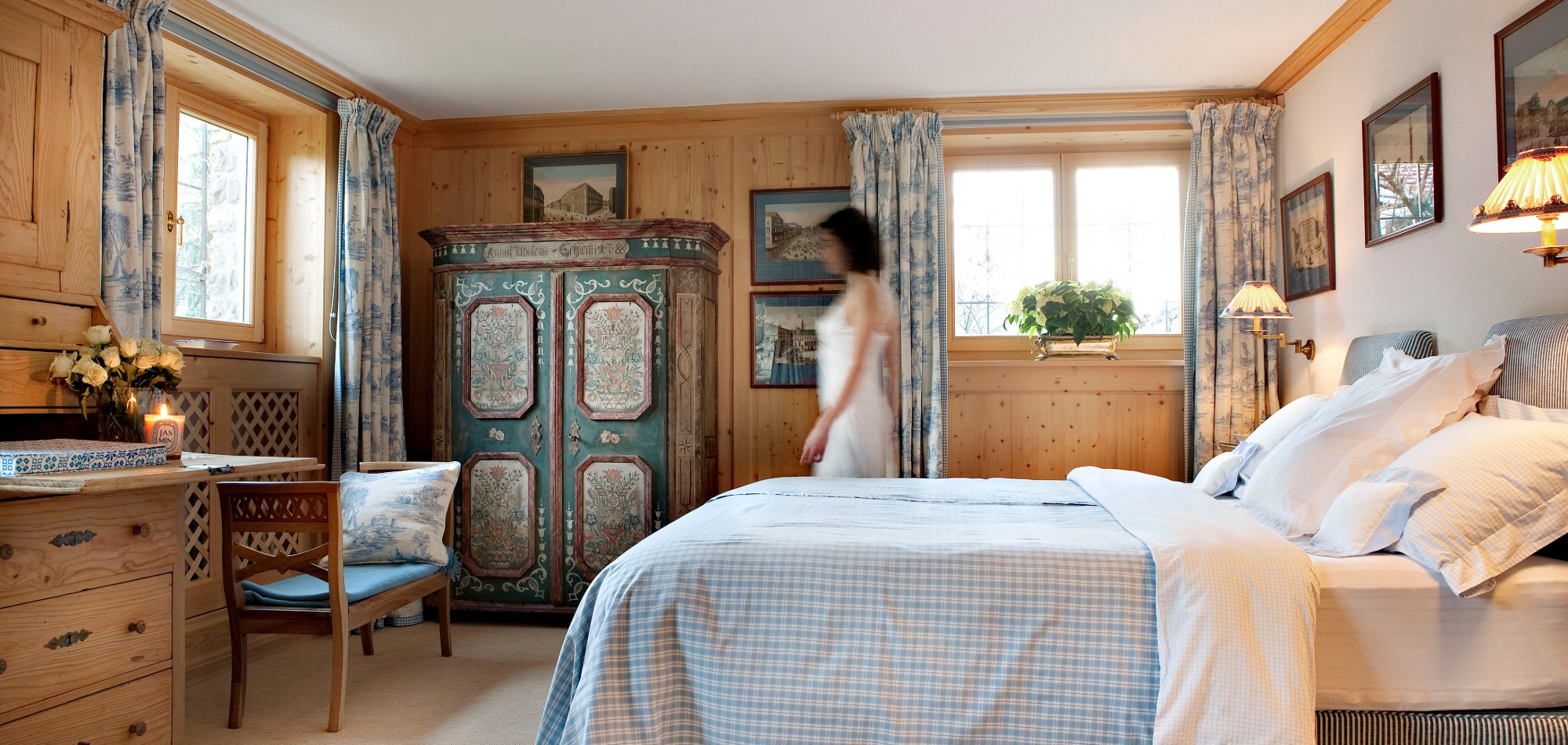 chalet_maldeghem_klosters_oxford_ski_luxury_chalets_bedroom4.jpg