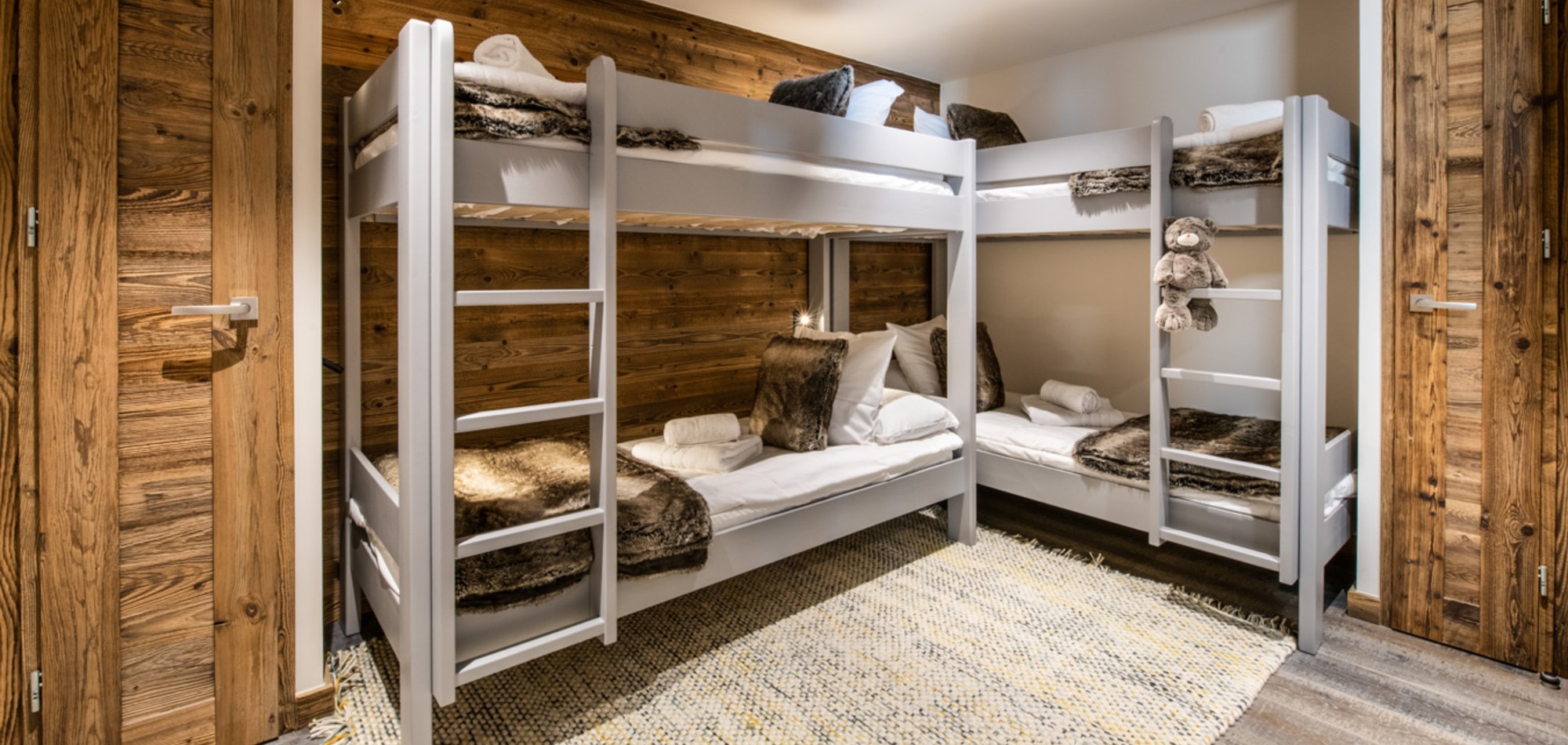 manali_lodge_courchevel_luxury_oxford_ski_bunk_room.jpg