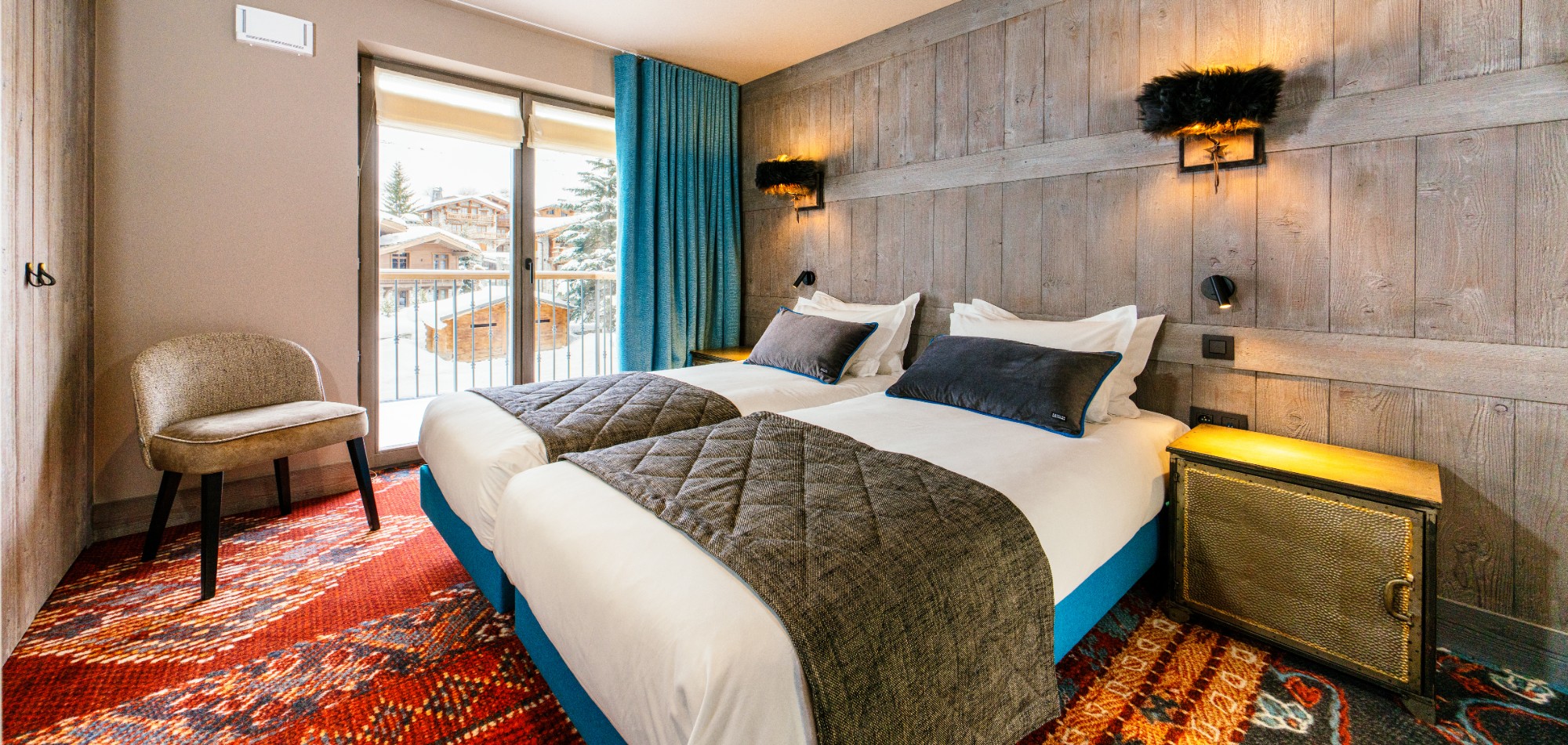 luxury_ski_chalet_oxford_ski_aspen_house_loft_bedroom3.jpg