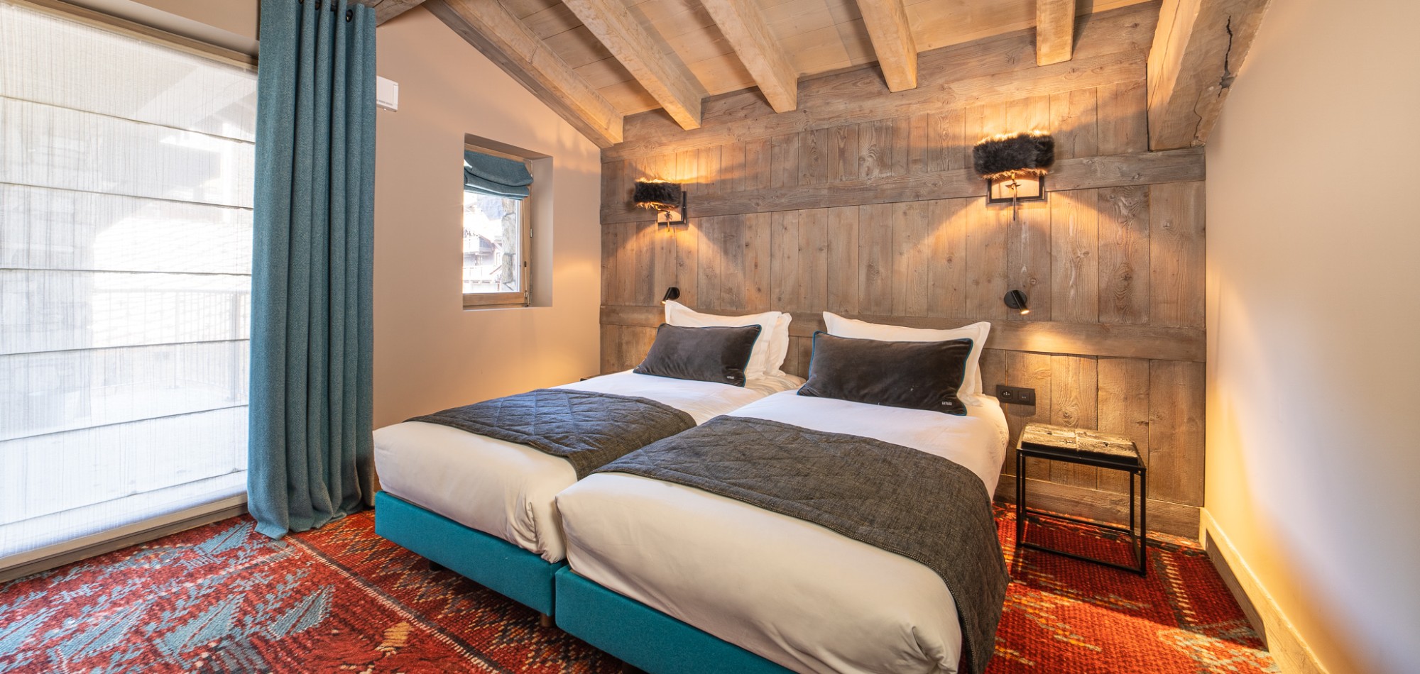 luxury_ski_chalet_oxford_ski_aspen_house_loft_bedroom3.jpg