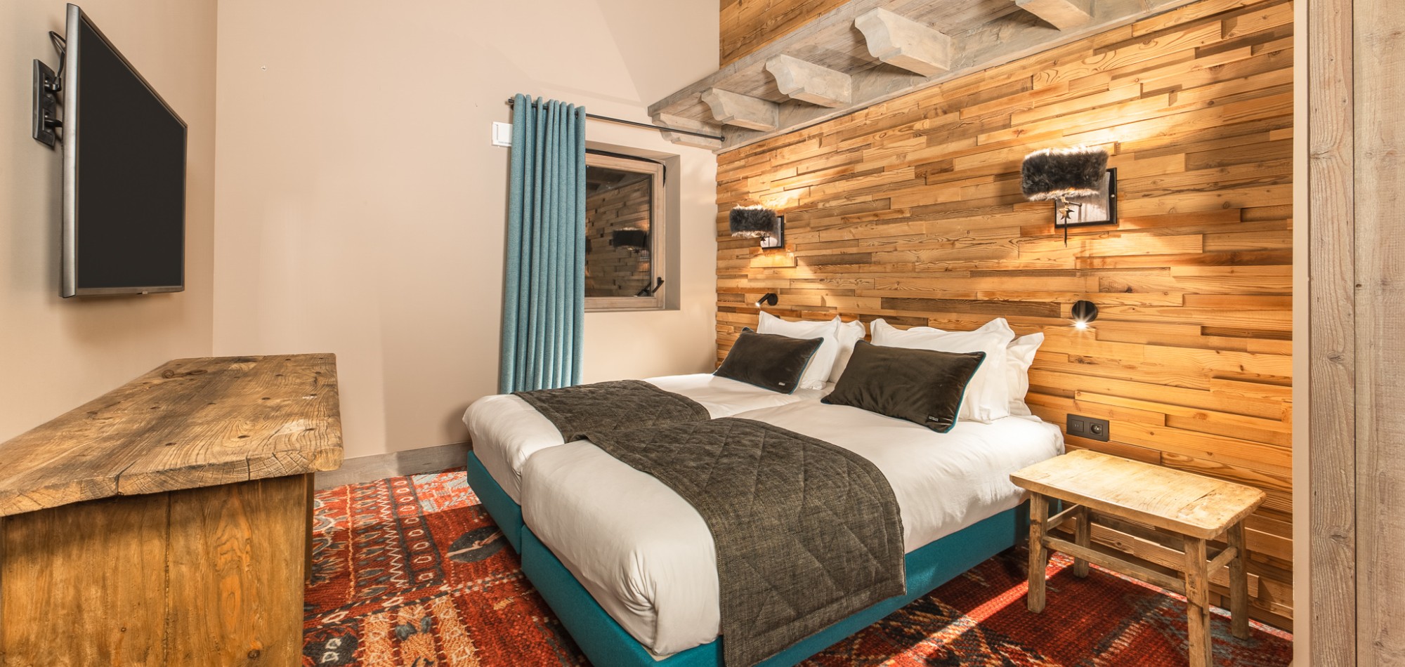 luxury_ski_chalet_oxford_ski_aspen_house_loft_bedroom4.jpg