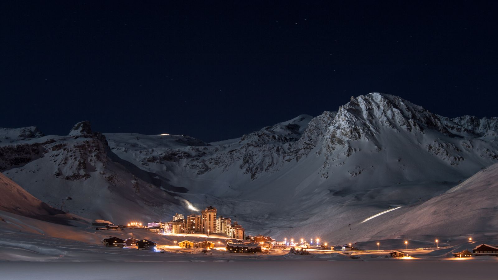 Small ski resorts with huge ski areas