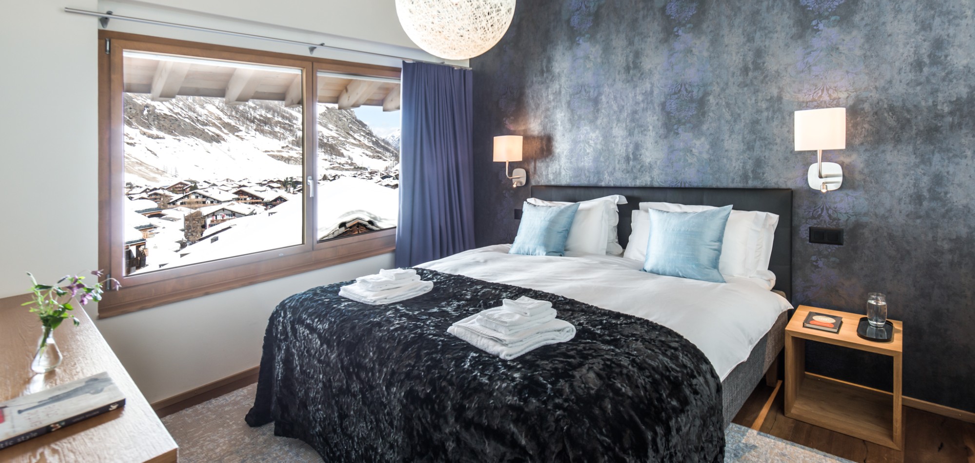 chalet_luxury_zermatt_oxford_ski_bedroom_three.jpg