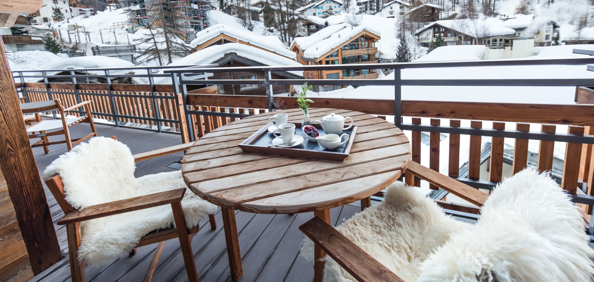 chalet_luxury_zermatt_oxford_ski_balcony.jpg