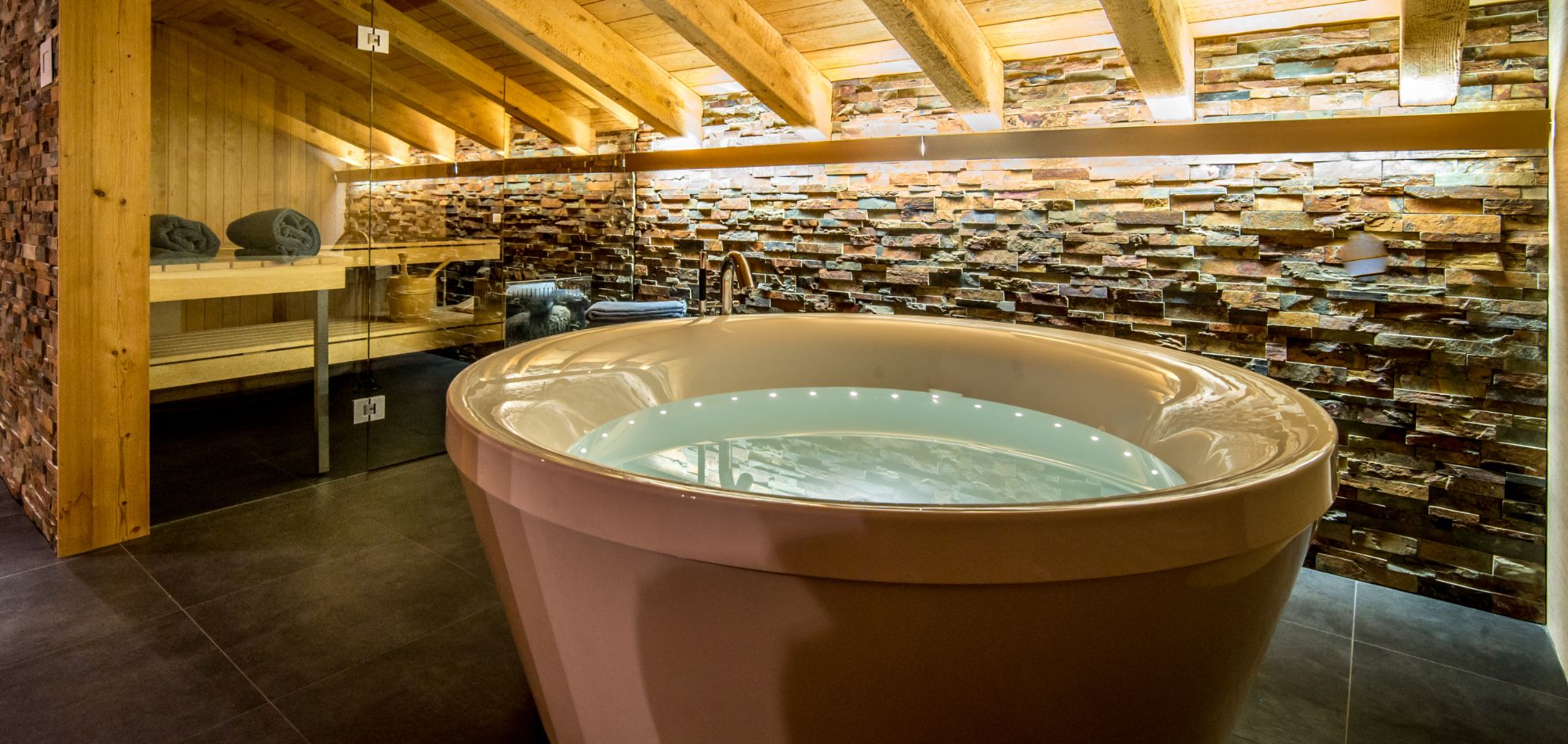 Luxury_chalet_zermatt_oxford_ski_high_seven_hottub_2.jpg