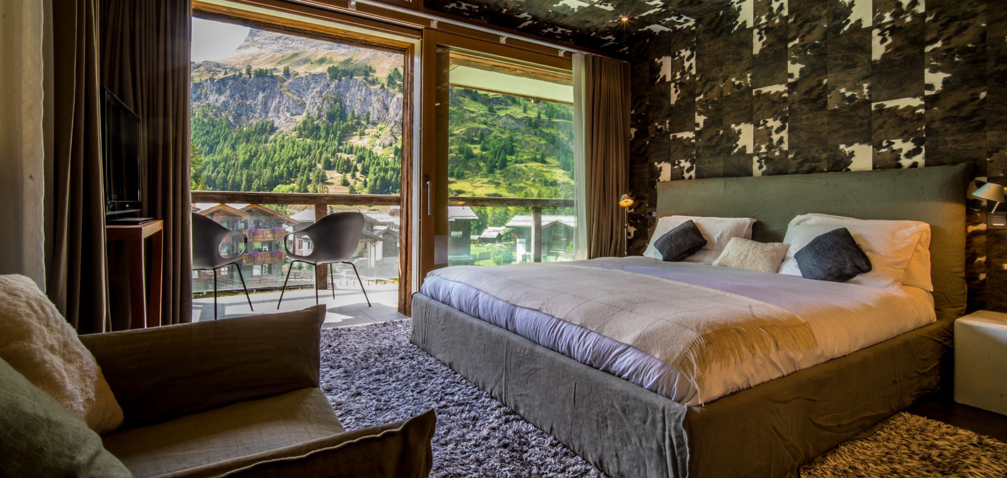 Luxury_chalet_zermatt_oxford_ski_high_seven_bedroom_4.jpg