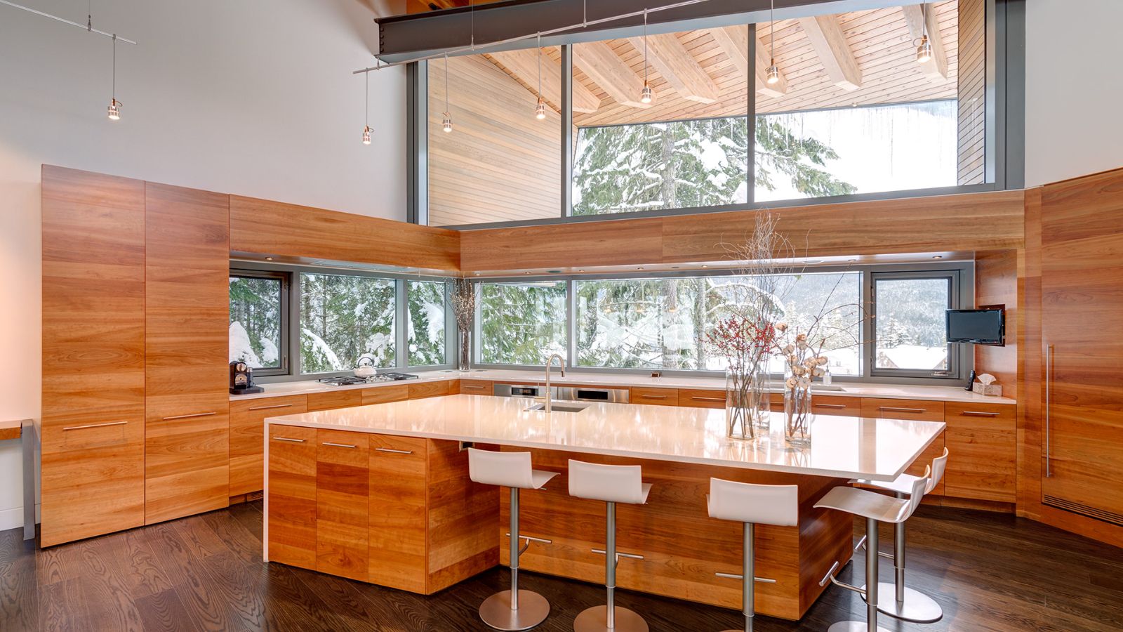 luxury_ski_chalet_whistler_high_point_oxford_ski  (9).jpg