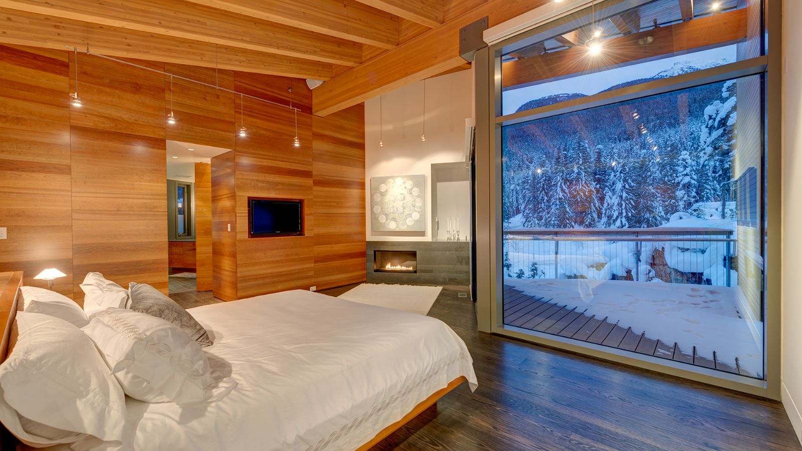 luxury_ski_chalet_whistler_high_point_oxford_ski  (10).jpg