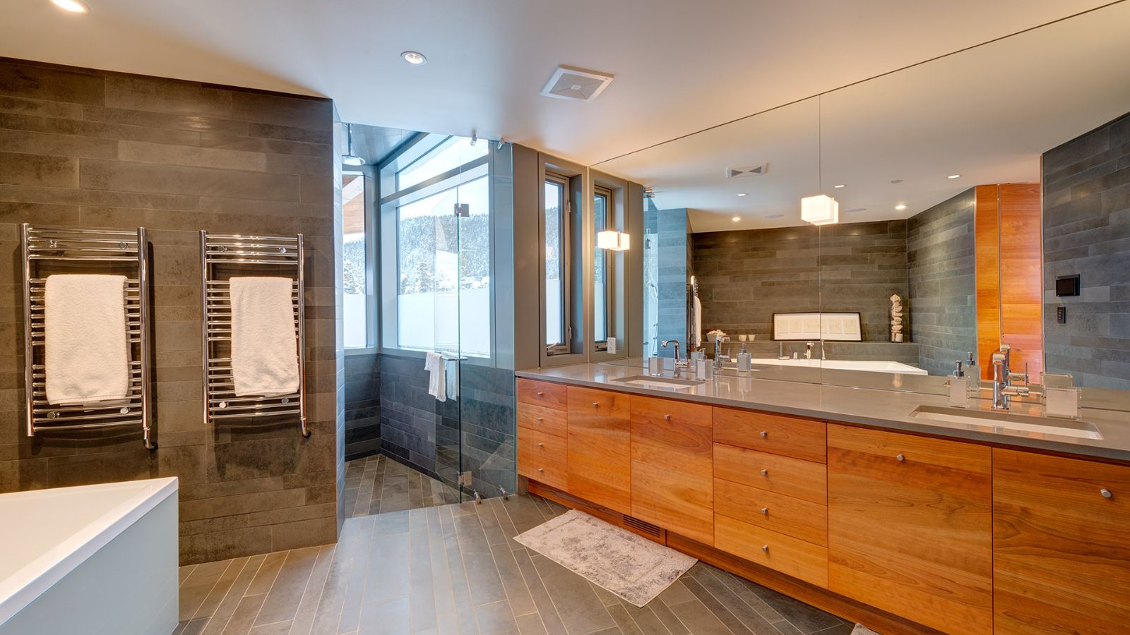 luxury_ski_chalet_whistler_high_point_oxford_ski  (12).jpg