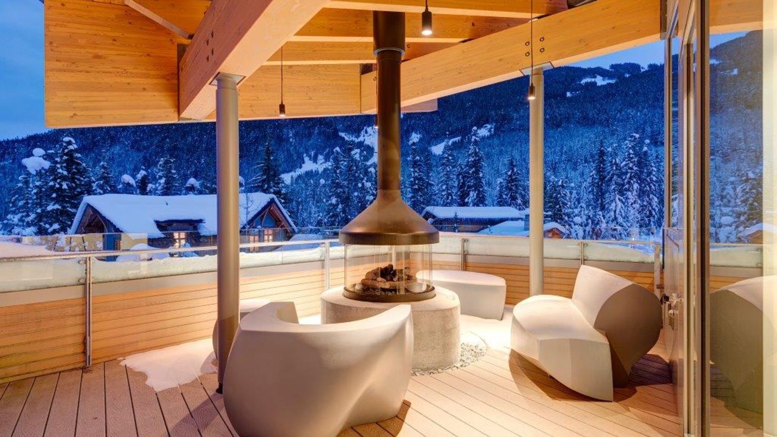 luxury_ski_chalet_whistler_high_point_oxford_ski (1).jpg