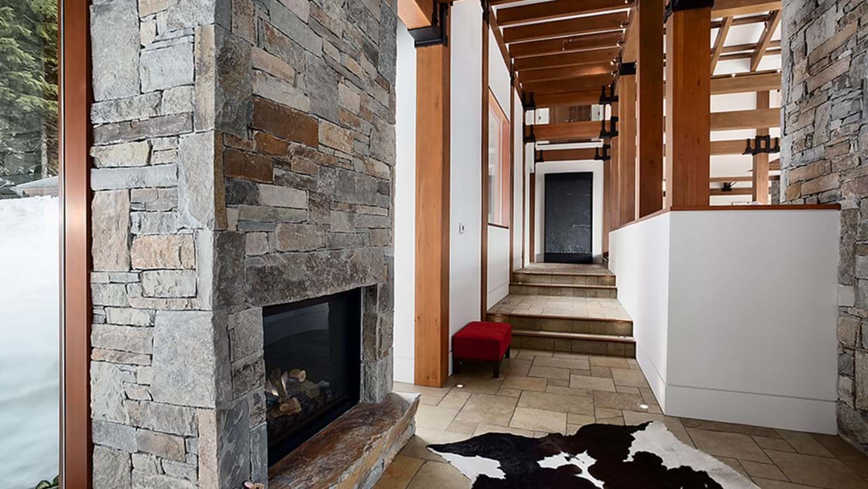 luxury_ski_chalet_whistler_heli_chalet_oxford_ski (11).jpg