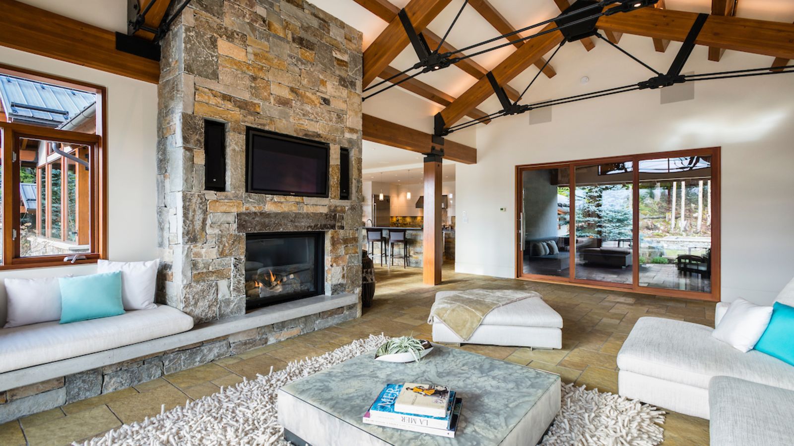luxury_ski_chalet_whistler_heli_chalet_oxford_ski (14).jpg