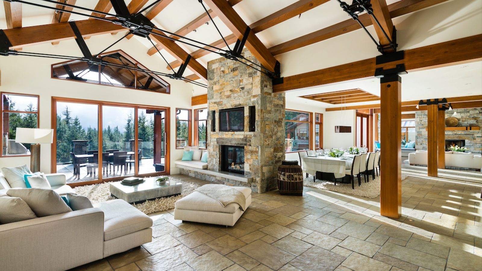 luxury_ski_chalet_whistler_heli_chalet_oxford_ski (15).jpg