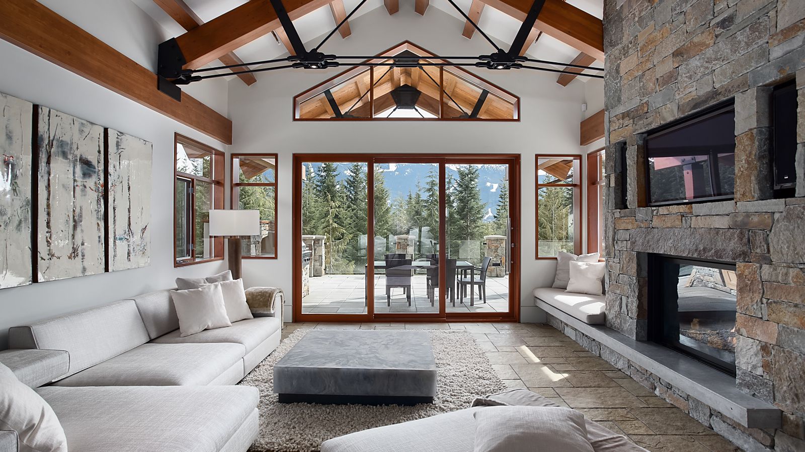 luxury_ski_chalet_whistler_heli_chalet_oxford_ski (16).jpg