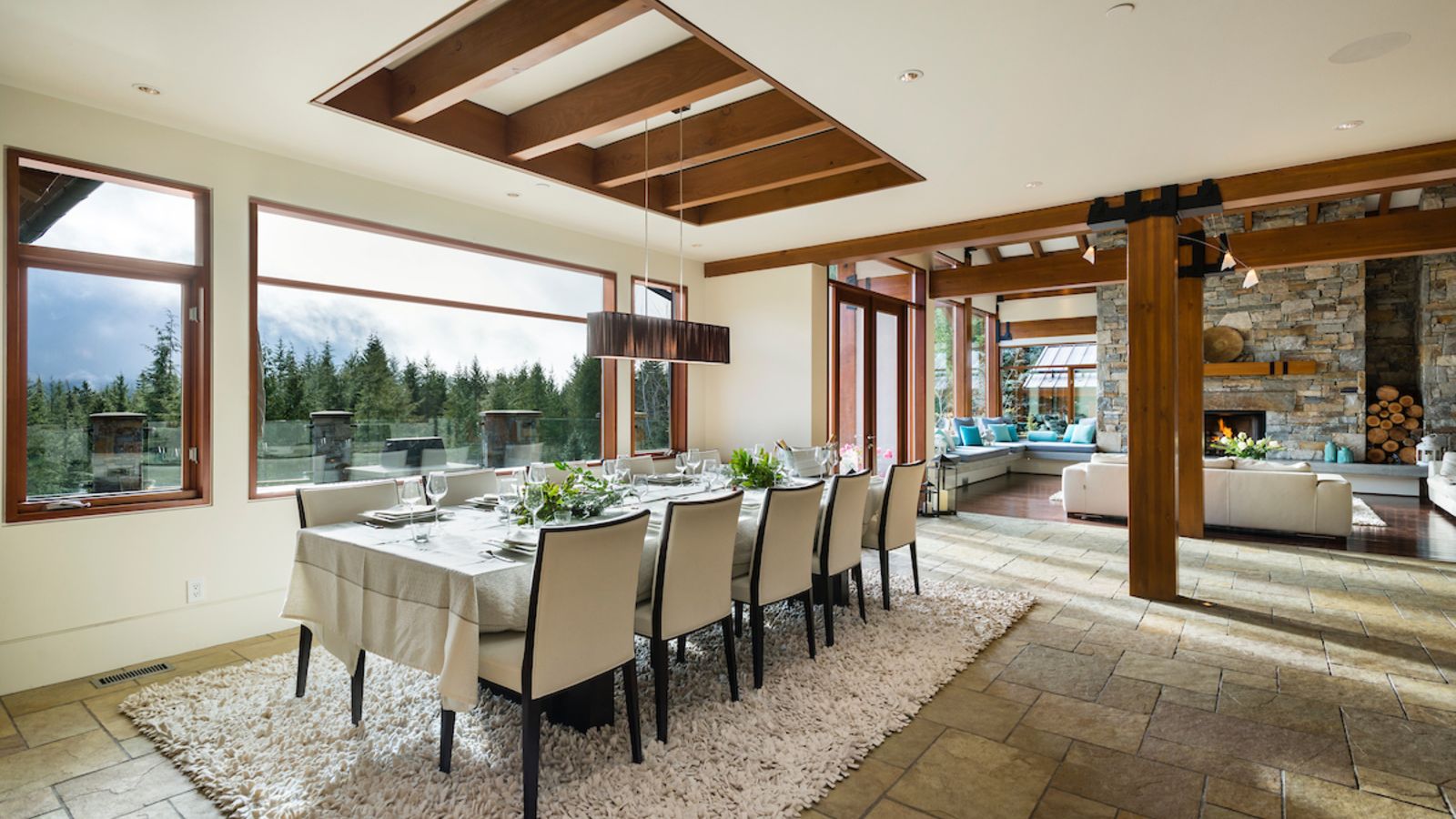 luxury_ski_chalet_whistler_heli_chalet_oxford_ski (17).jpg