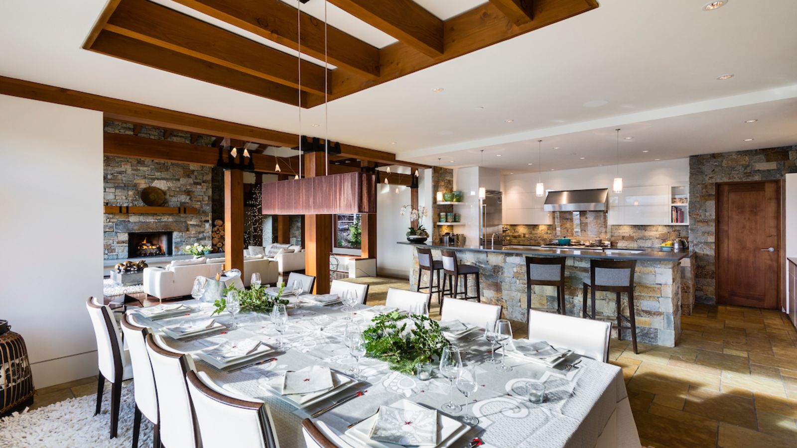 luxury_ski_chalet_whistler_heli_chalet_oxford_ski (18).jpg