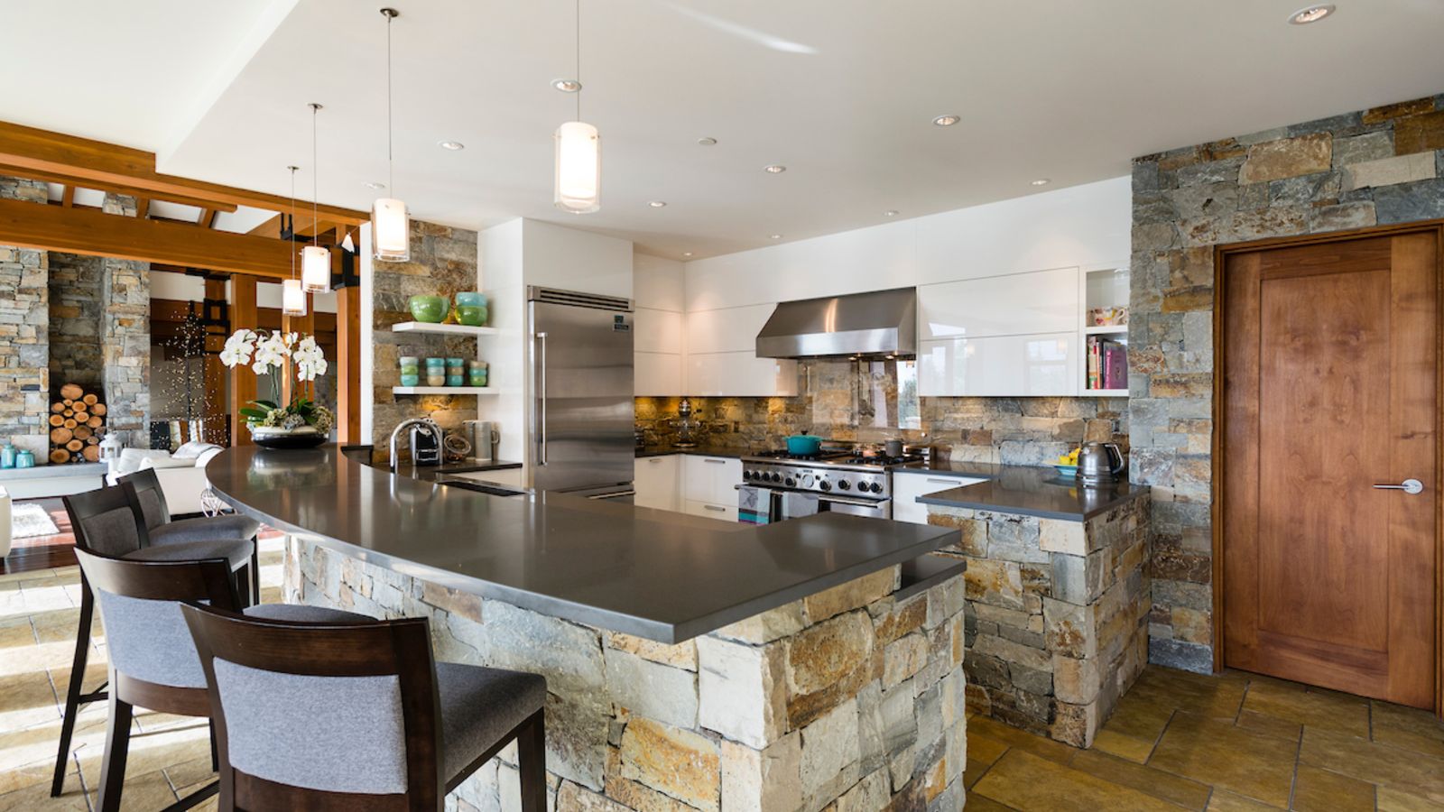 luxury_ski_chalet_whistler_heli_chalet_oxford_ski (19).jpg