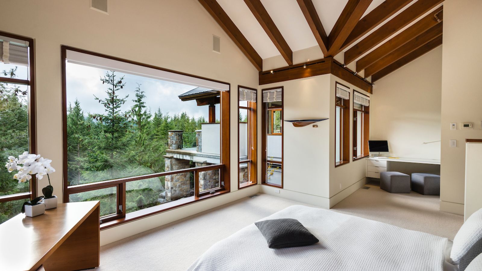 luxury_ski_chalet_whistler_heli_chalet_oxford_ski (23).jpg
