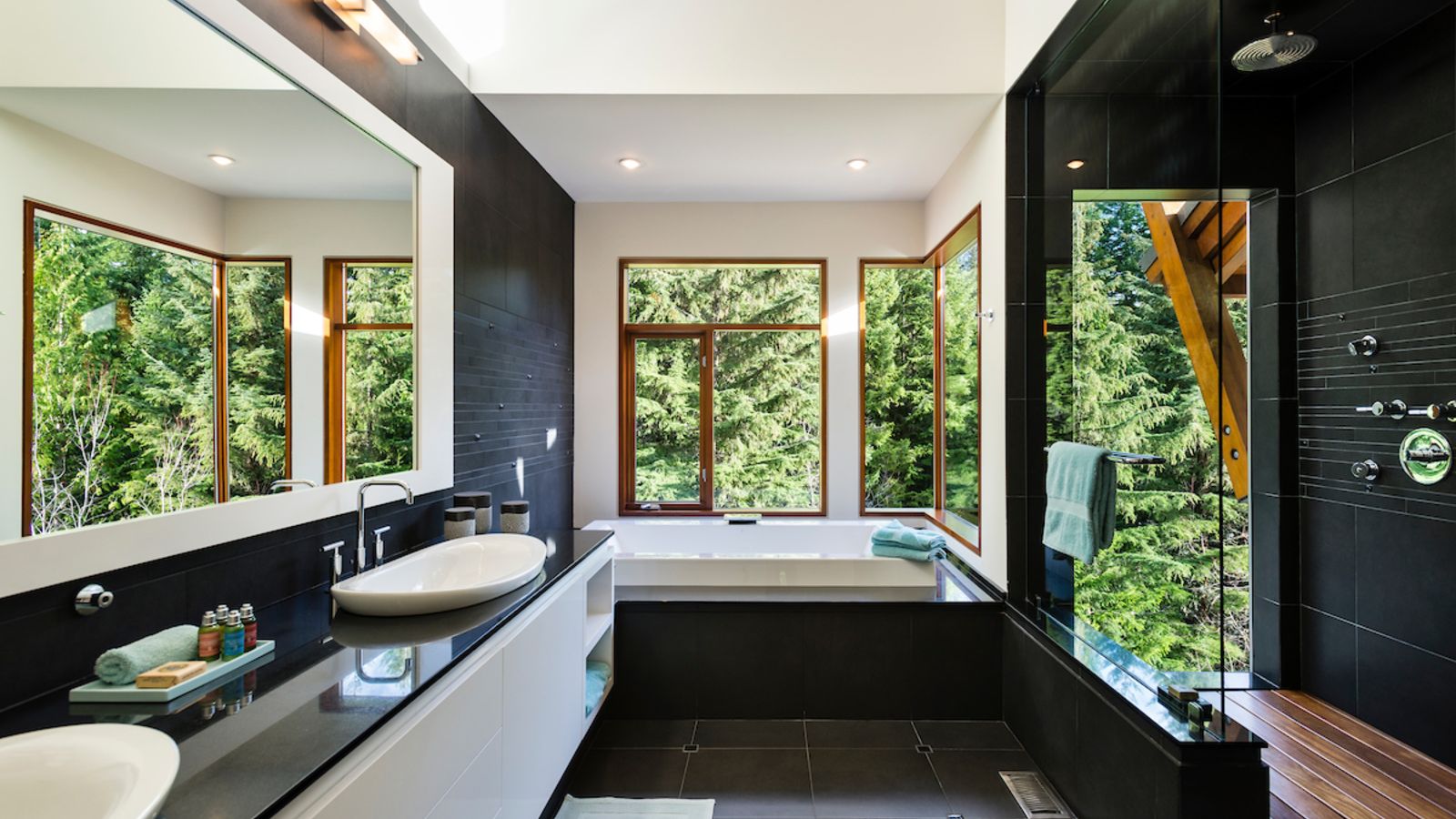 luxury_ski_chalet_whistler_heli_chalet_oxford_ski (24).jpg