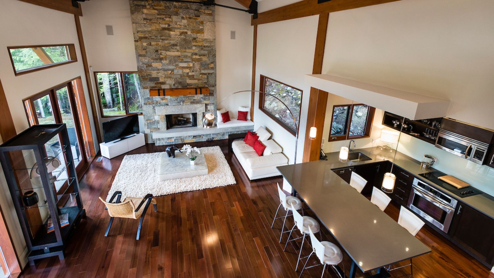 luxury_ski_chalet_whistler_heli_chalet_oxford_ski (35).jpg