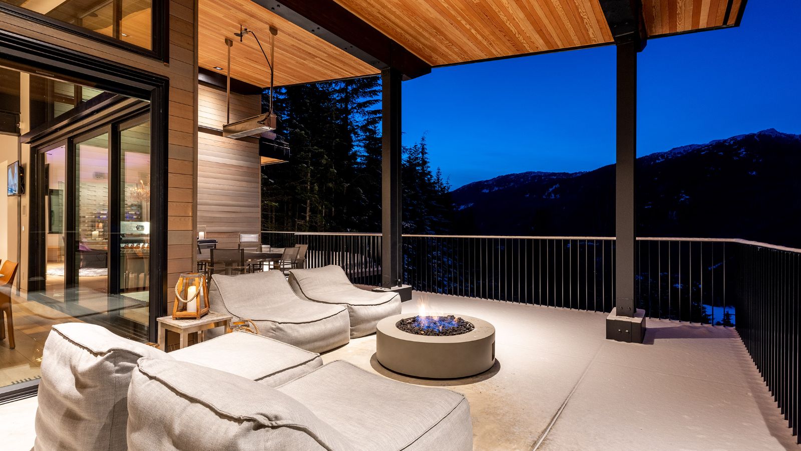 luxury-ski-chalet-whistler-chalet-esha-oxford-ski  (4).jpg