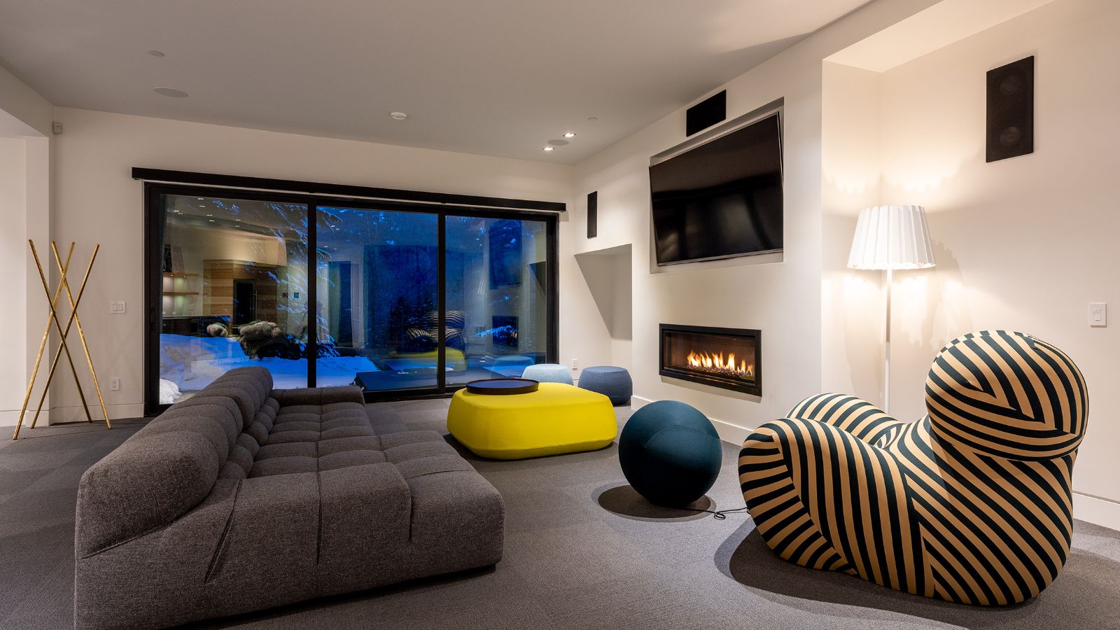 luxury-ski-chalet-whistler-chalet-esha-oxford-ski  (17).jpg