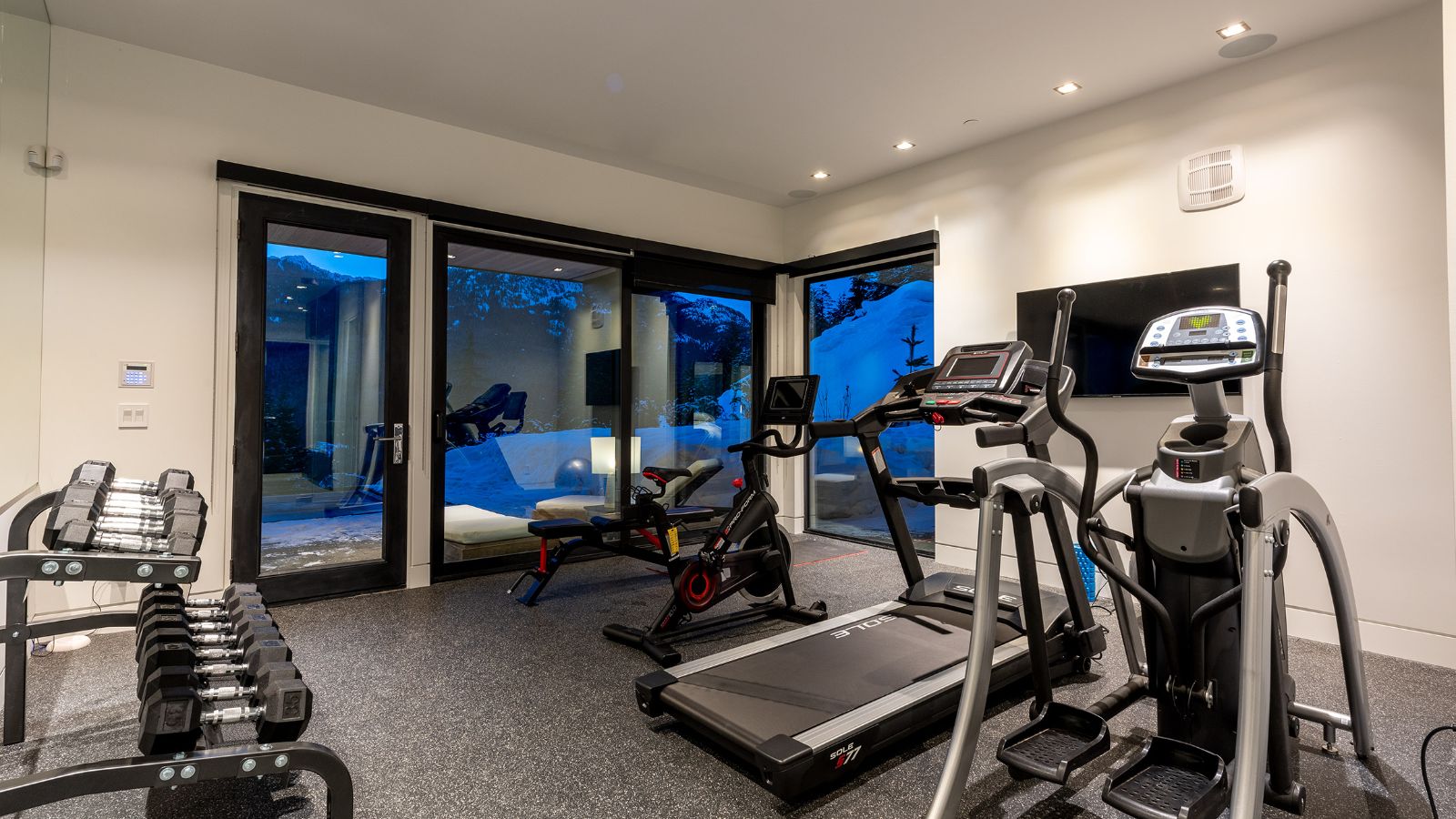 luxury-ski-chalet-whistler-chalet-esha-oxford-ski  (18).jpg